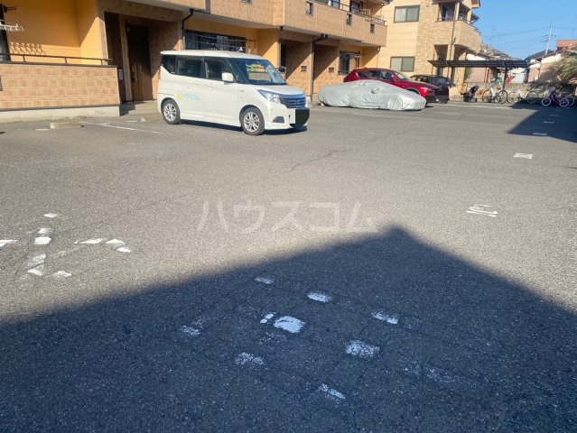2/3 駐車場