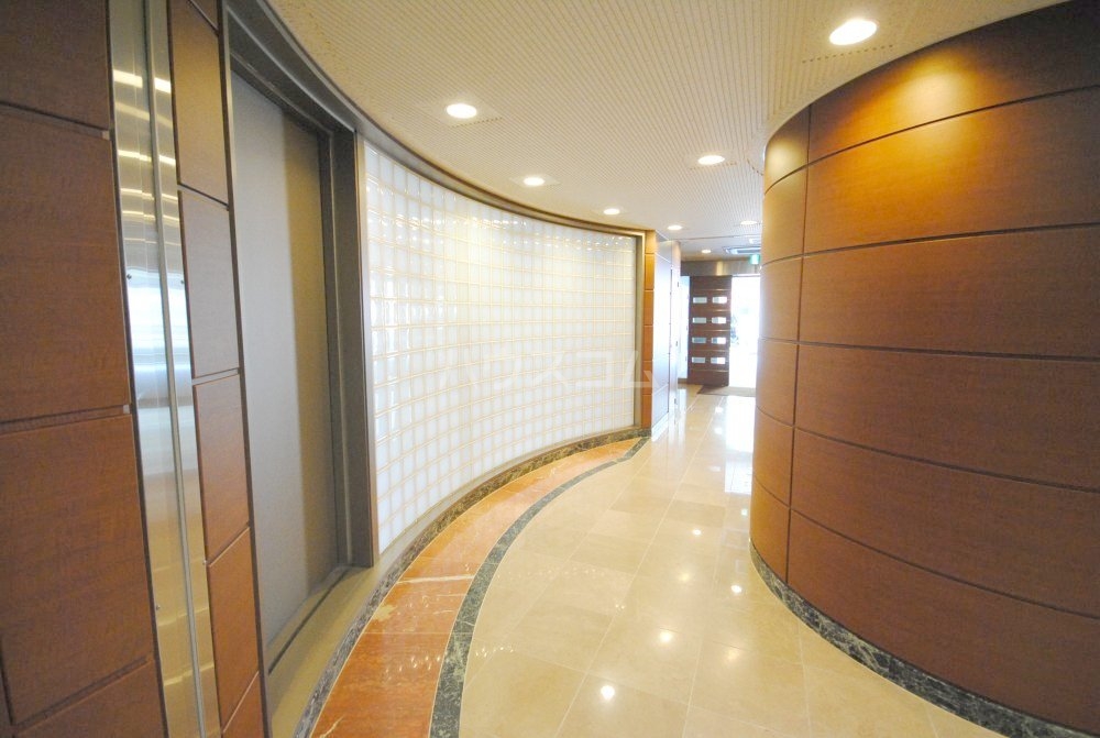 23/29 エントランス