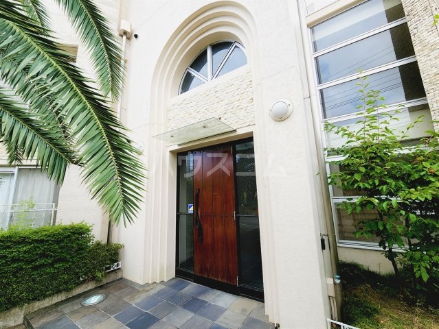 28/30 エントランス