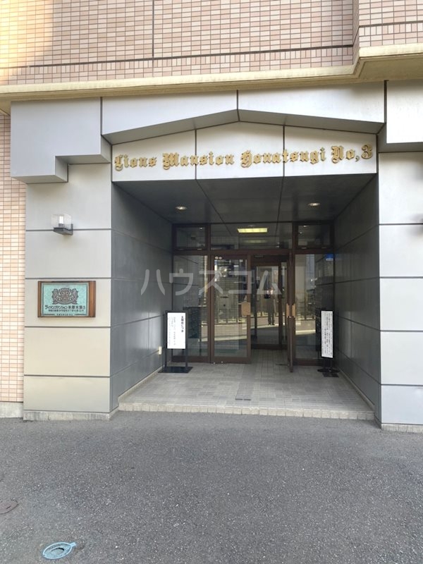 16/20 エントランス