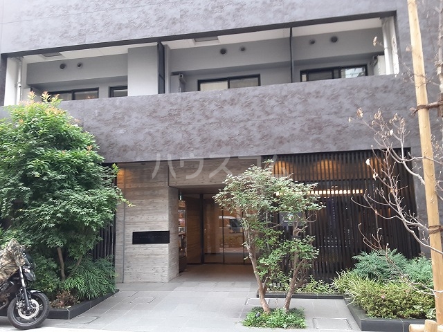 26/28 エントランス