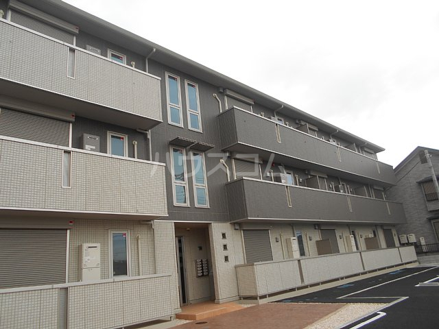 18/27 エントランス