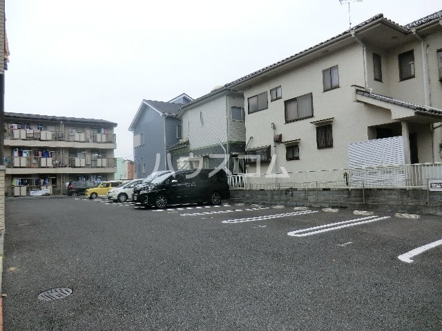 18/28 駐車場