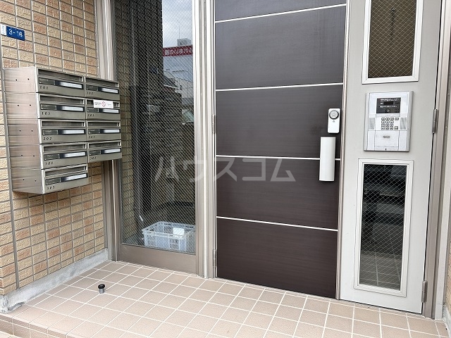 19/26 エントランス