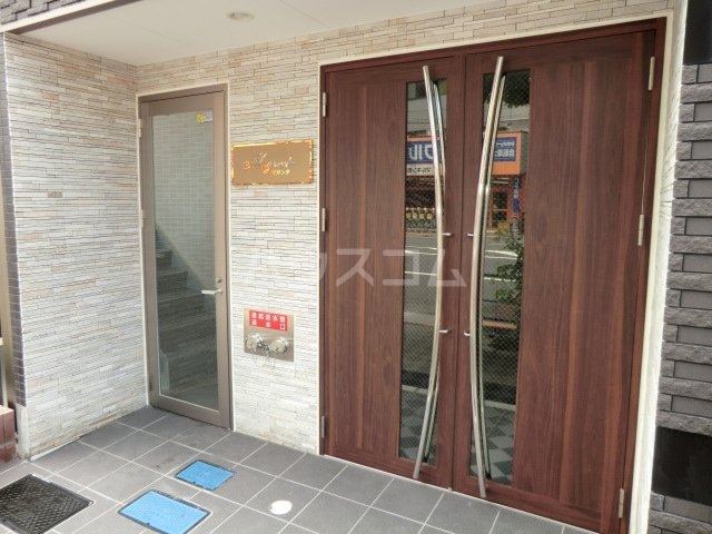 20/23 エントランス