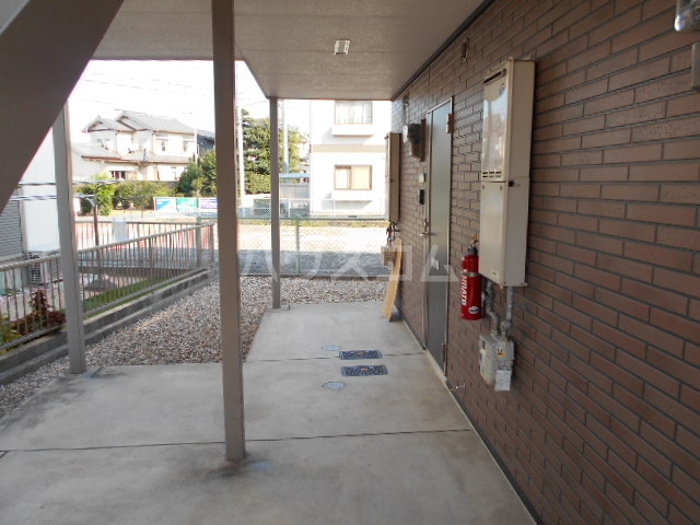 18/27 エントランス