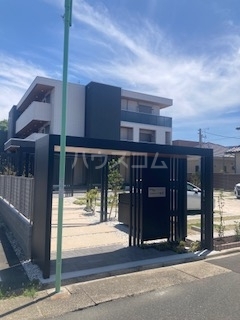 24/30 エントランス