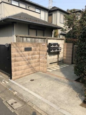 19/23 エントランス