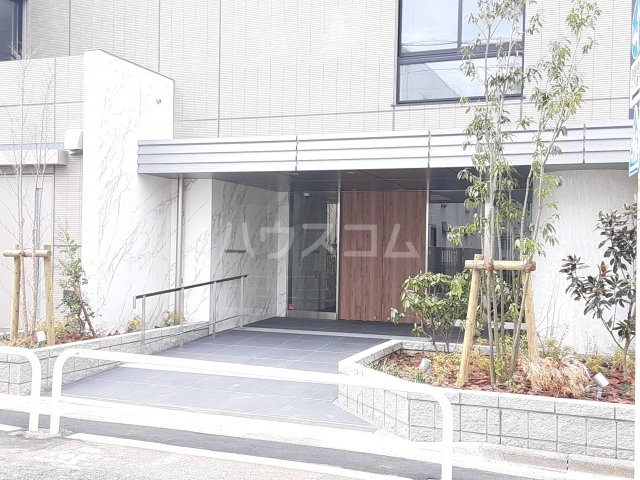 28/30 エントランス