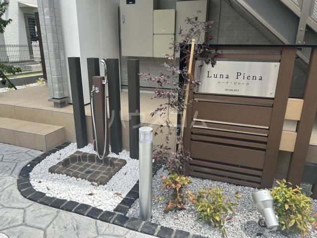 27/30 エントランス