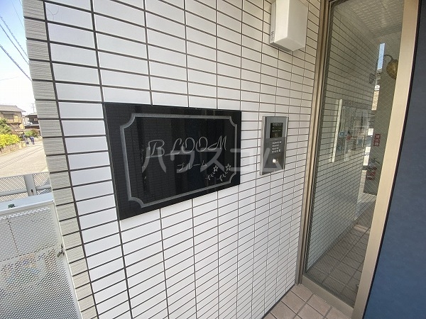 27/30 エントランス