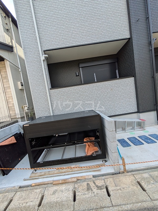 18/23 エントランス