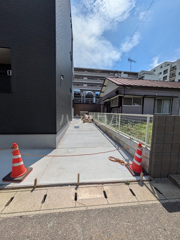 19/23 エントランス