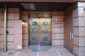 18/20 エントランス