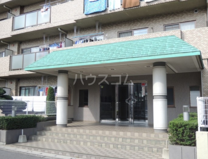 19/27 エントランス