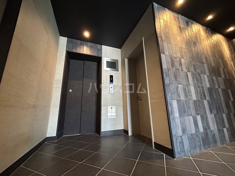 16/19 エントランス