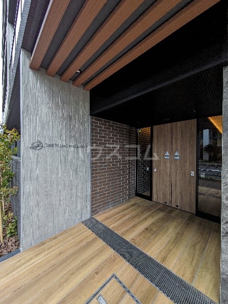 21/23 エントランス