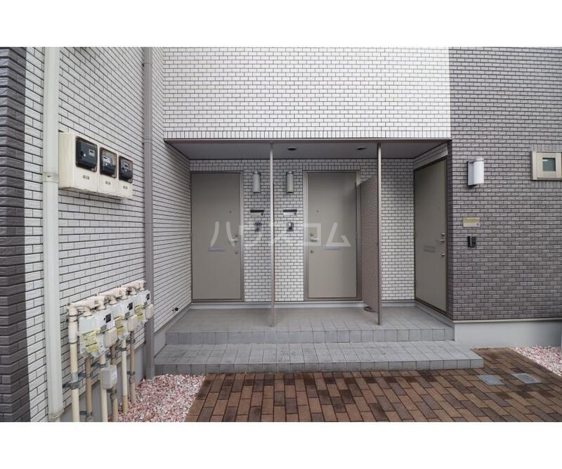 23/30 エントランス