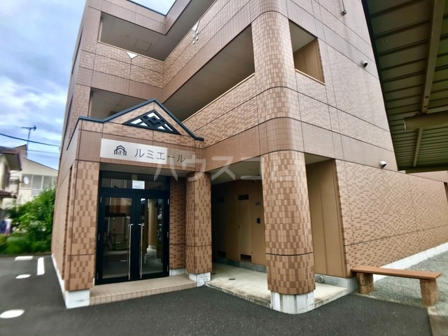 24/30 エントランス