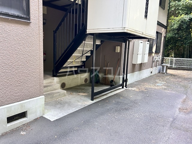 28/30 エントランス