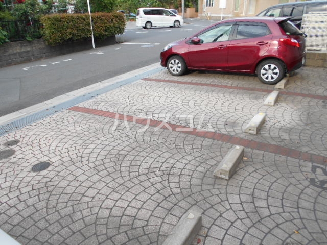 28/30 駐車場
