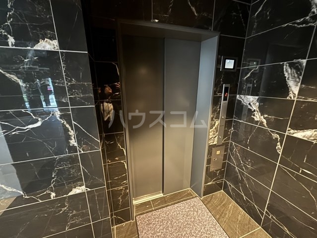 25/29 エントランス