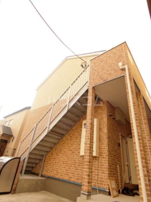 18/26 エントランス