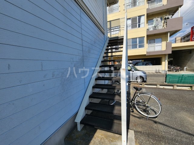 22/27 エントランス