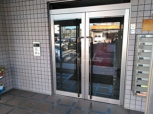 20/28 エントランス