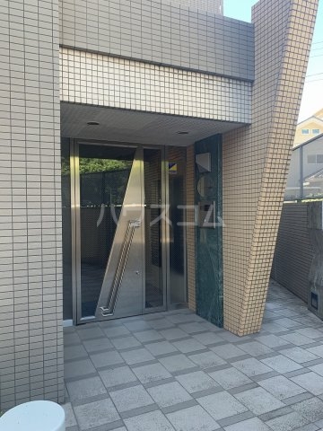 20/30 エントランス