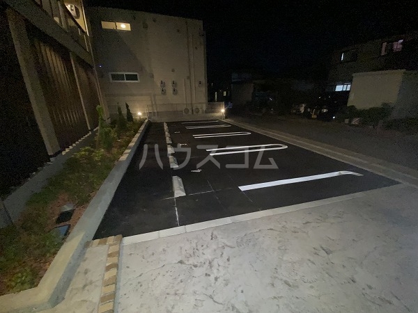25/30 駐車場