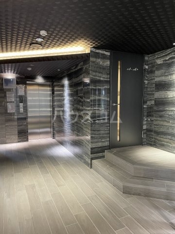 28/30 エントランス