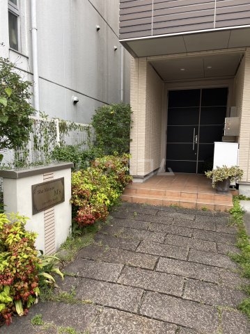 23/30 エントランス