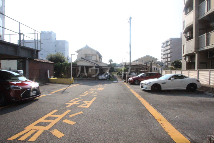 23/30 駐車場