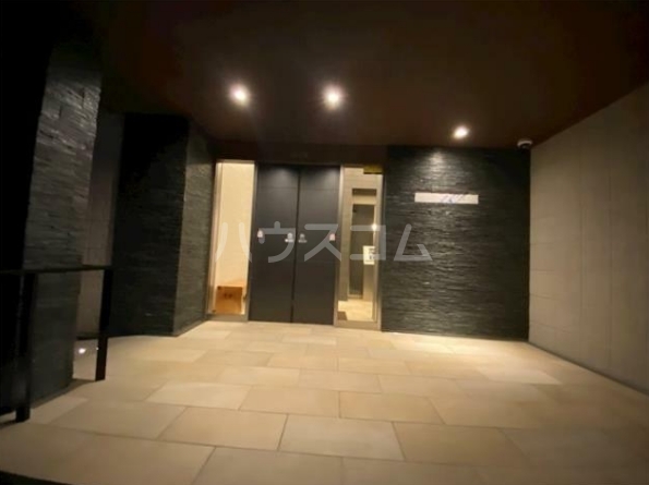 18/19 エントランス