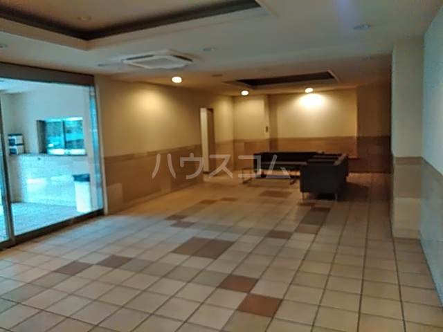 21/30 エントランス