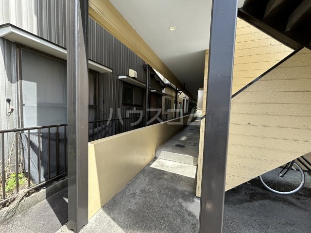 28/30 エントランス