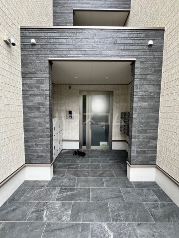 27/30 エントランス