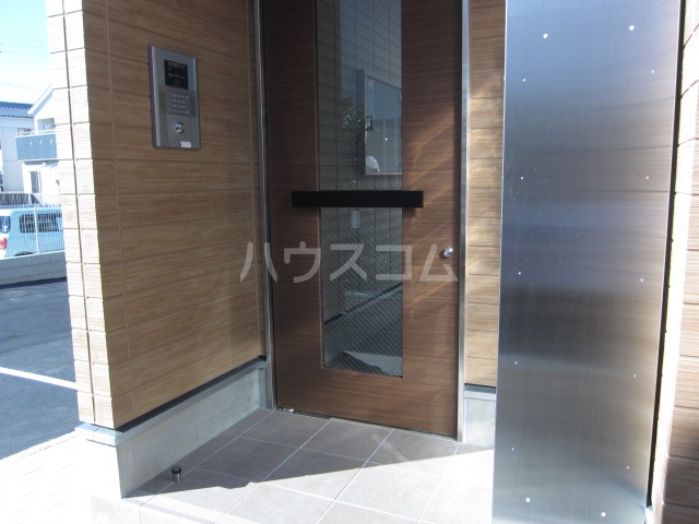 21/30 エントランス