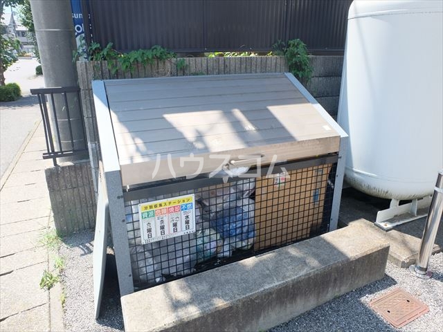 28/30 エントランス