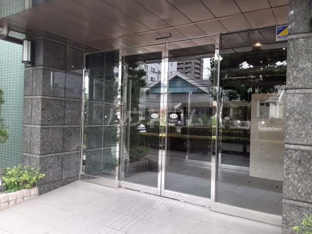 28/30 エントランス