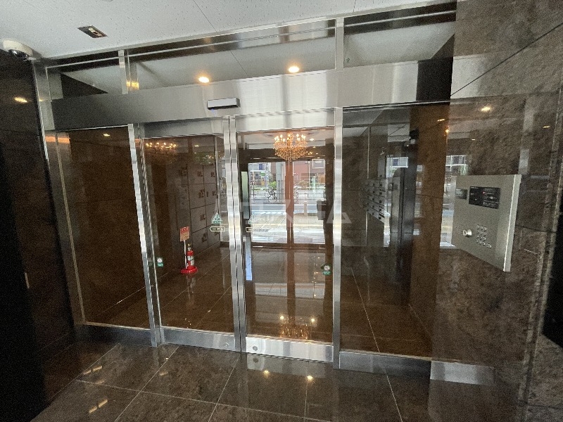 22/30 エントランス