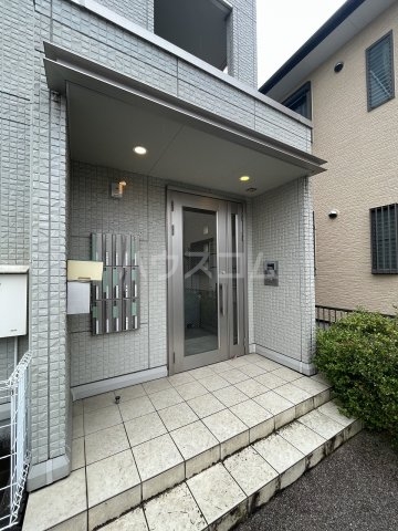 24/30 エントランス