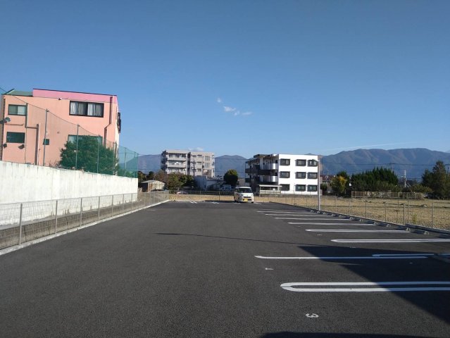 14/14 駐車場