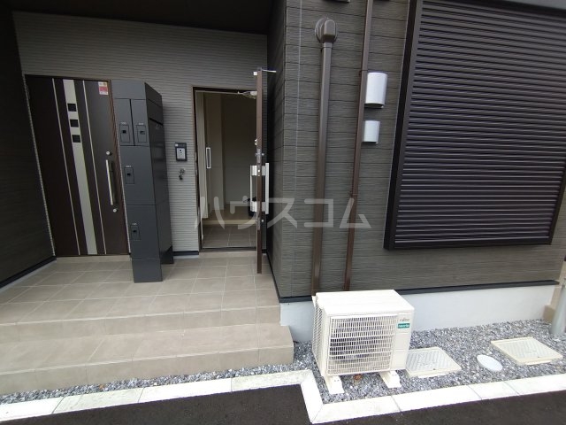 22/28 エントランス