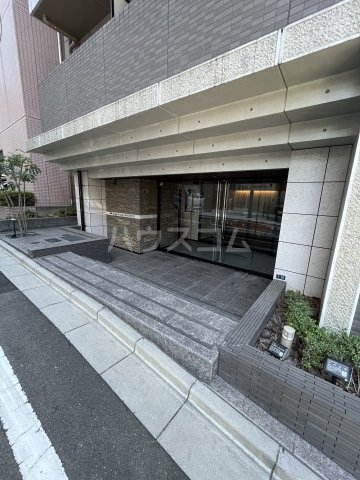 21/30 エントランス