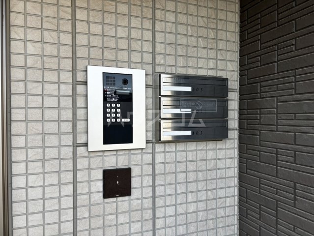 26/28 エントランス