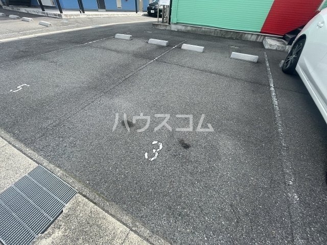 2/3 駐車場