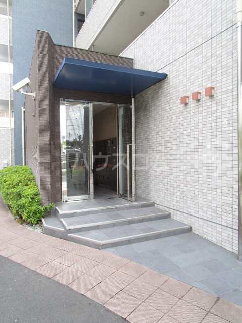 24/30 エントランス