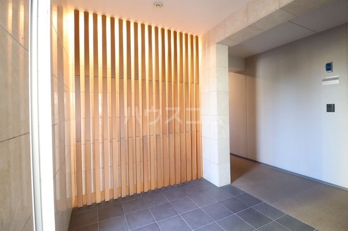 18/28 エントランス